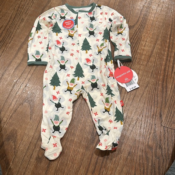 Magnetic Me Onesie Gnome Christmas Print - Picture 2 of 6